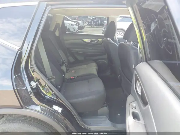 5N1AT2MV1JC797352 2018 NISSAN ROGUE - Image 8