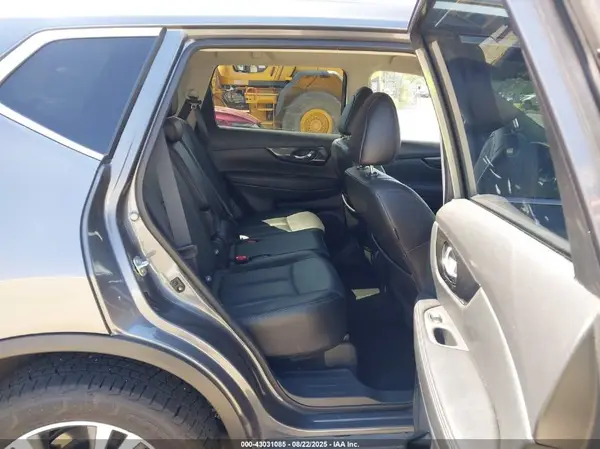 5N1AT2MV1JC798775 2018 NISSAN ROGUE - Image 8