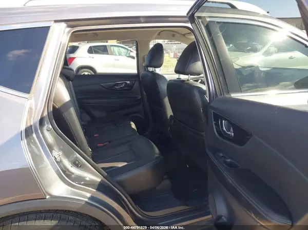5N1AT2MV1JC801108 2018 NISSAN ROGUE - Image 8