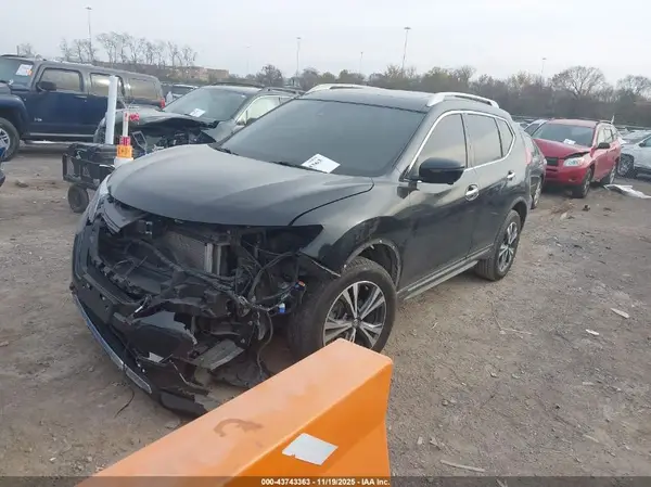 5N1AT2MV1JC805711 2018 NISSAN ROGUE - Image 2