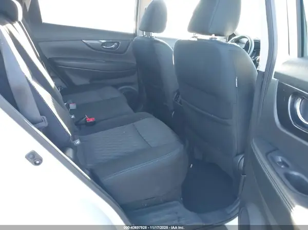 5N1AT2MV1JC809810 2018 NISSAN ROGUE - Image 8