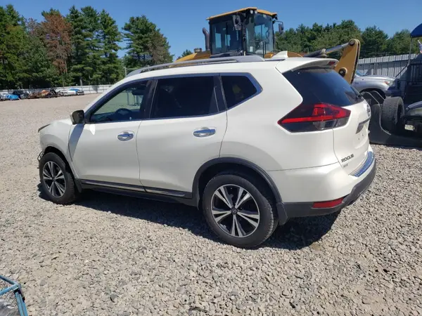5N1AT2MV1JC813064 2018 NISSAN ROGUE - Image 2