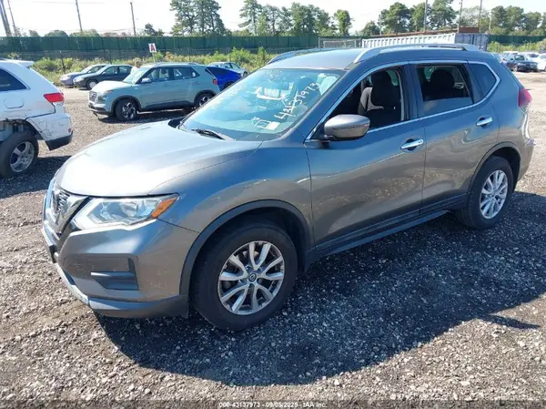5N1AT2MV1JC814067 2018 NISSAN ROGUE - Image 2