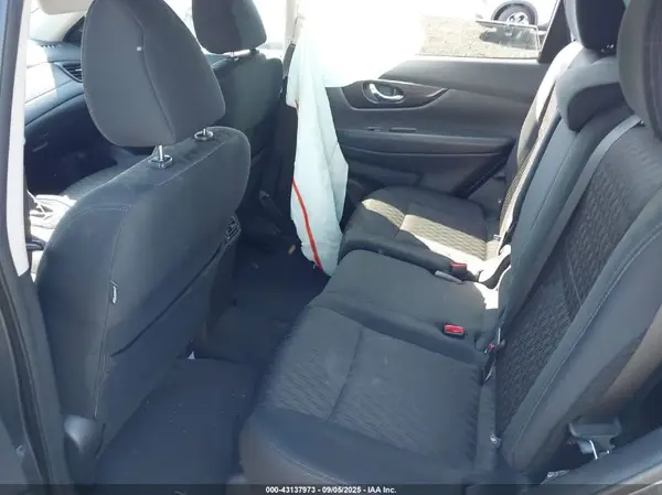 5N1AT2MV1JC814067 2018 NISSAN ROGUE - Image 8