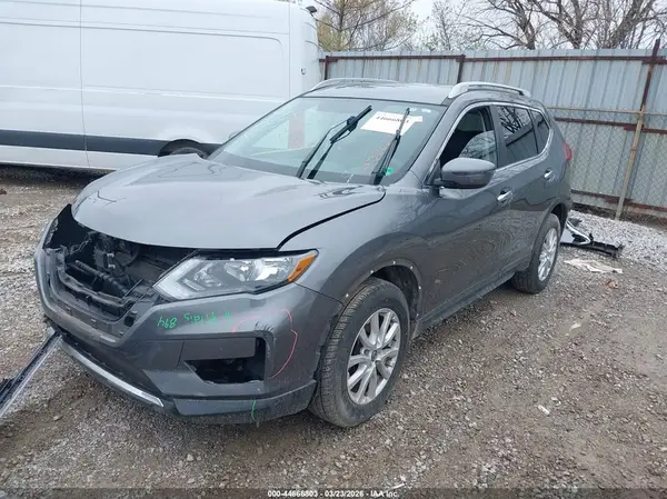 5N1AT2MV1JC814179 2018 NISSAN ROGUE - Image 2