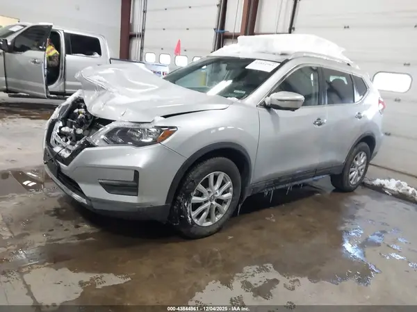 5N1AT2MV1JC815333 2018 NISSAN ROGUE - Image 2