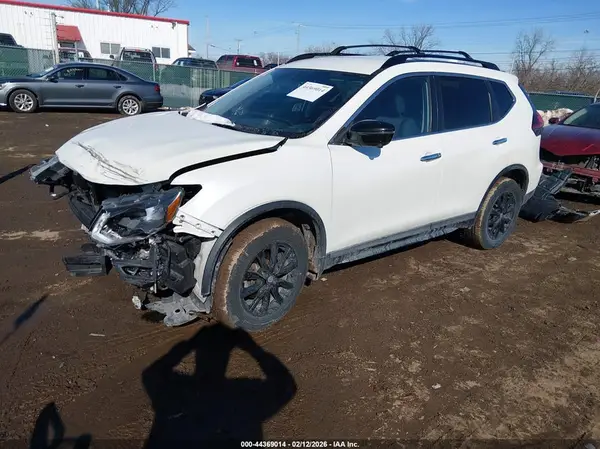 5N1AT2MV1JC820564 2018 NISSAN ROGUE - Image 2
