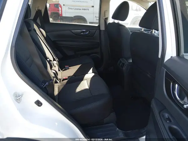 5N1AT2MV1JC820564 2018 NISSAN ROGUE - Image 8