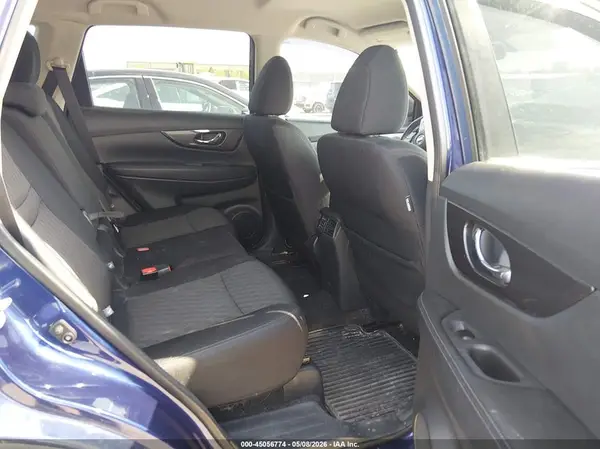 5N1AT2MV1JC829586 2018 NISSAN ROGUE - Image 8