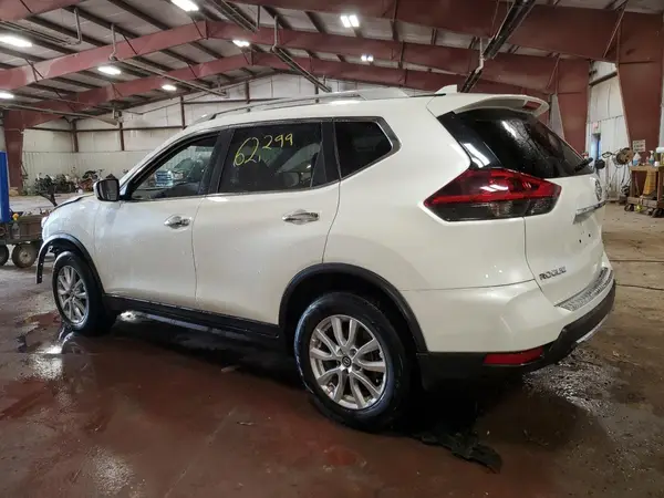 5N1AT2MV1JC830141 2018 NISSAN ROGUE - Image 2