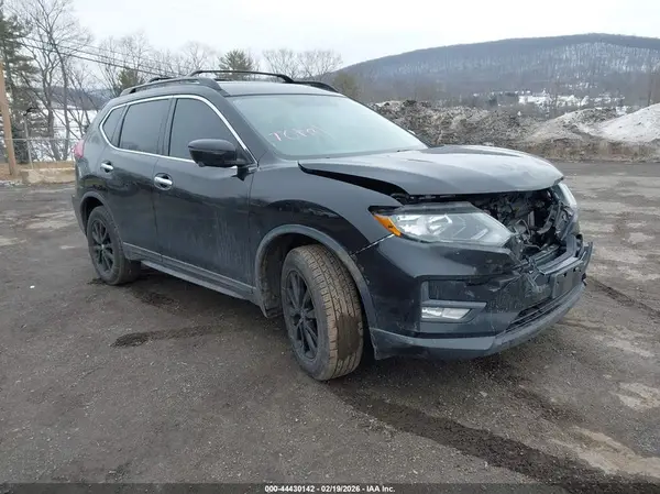 5N1AT2MV1JC840300 2018 NISSAN ROGUE - Image 1