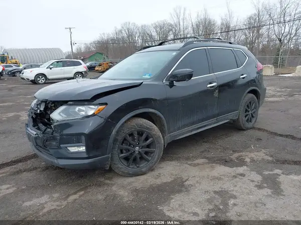 5N1AT2MV1JC840300 2018 NISSAN ROGUE - Image 2