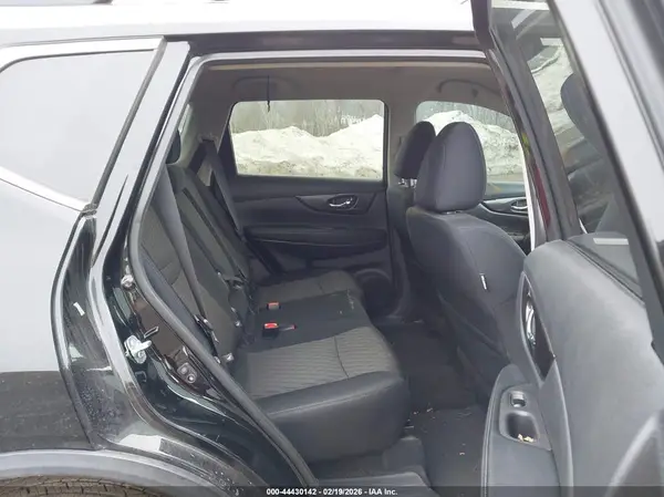 5N1AT2MV1JC840300 2018 NISSAN ROGUE - Image 8