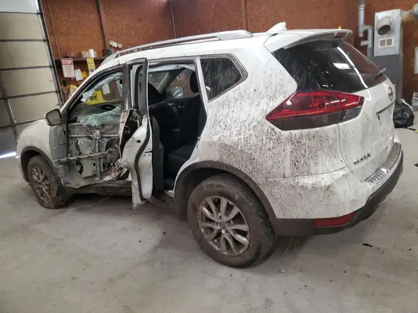 5N1AT2MV1JC847702 2018 NISSAN ROGUE - Image 2