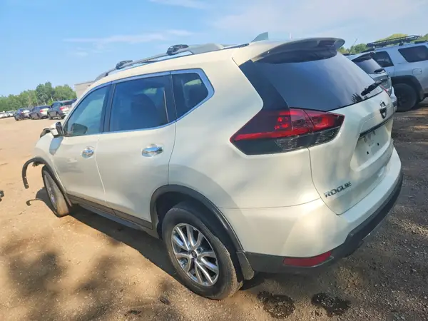 5N1AT2MV1JC847845 2018 NISSAN ROGUE - Image 2