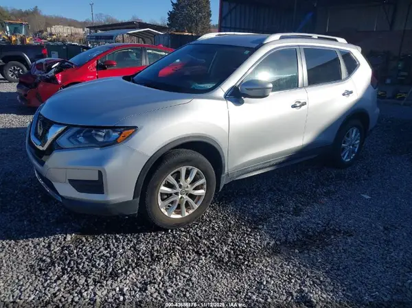5N1AT2MV1JC851314 2018 NISSAN ROGUE - Image 2