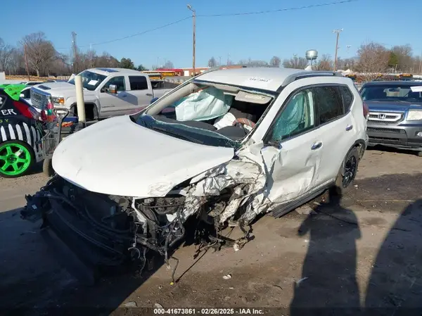5N1AT2MV1KC705335 2019 NISSAN ROGUE - Image 2
