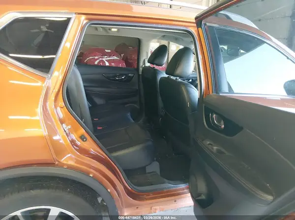 5N1AT2MV1KC711023 2019 NISSAN ROGUE - Image 8
