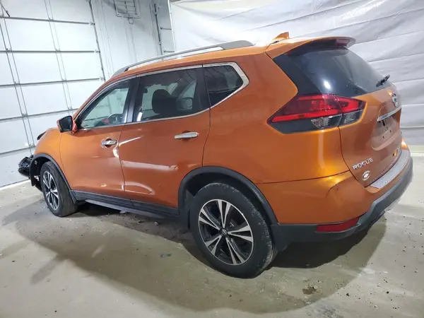 5N1AT2MV2HC738904 2017 NISSAN ROGUE - Image 2