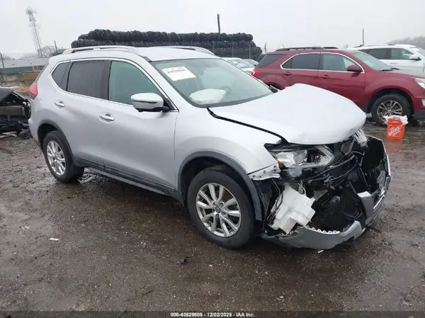 5N1AT2MV2HC742189 2017 NISSAN ROGUE - Image 1