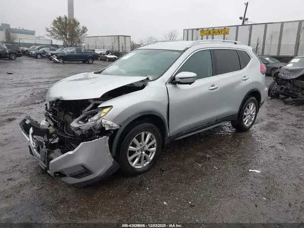 5N1AT2MV2HC742189 2017 NISSAN ROGUE - Image 2