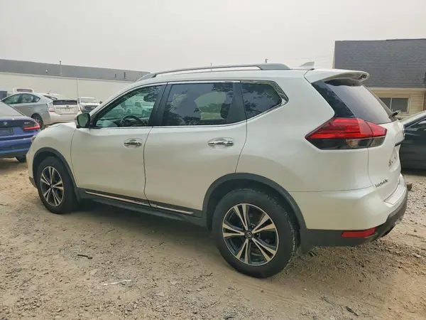 5N1AT2MV2HC743004 2017 NISSAN ROGUE - Image 2