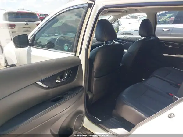 5N1AT2MV2HC743570 2017 NISSAN ROGUE - Image 8