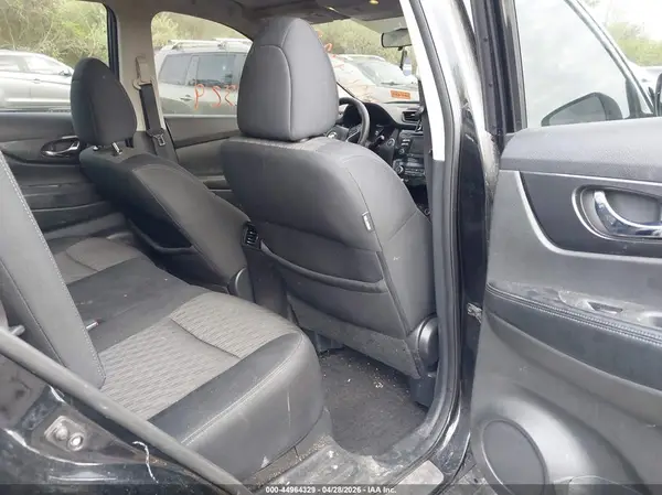 5N1AT2MV2HC755461 2017 NISSAN ROGUE - Image 8