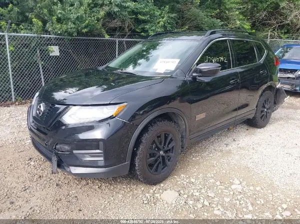 5N1AT2MV2HC758795 2017 NISSAN ROGUE - Image 2