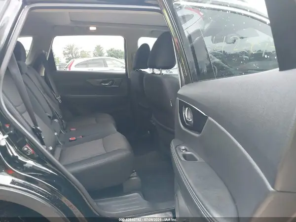 5N1AT2MV2HC758795 2017 NISSAN ROGUE - Image 8