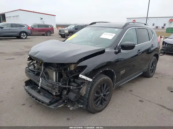 5N1AT2MV2HC759106 2017 NISSAN ROGUE - Image 2