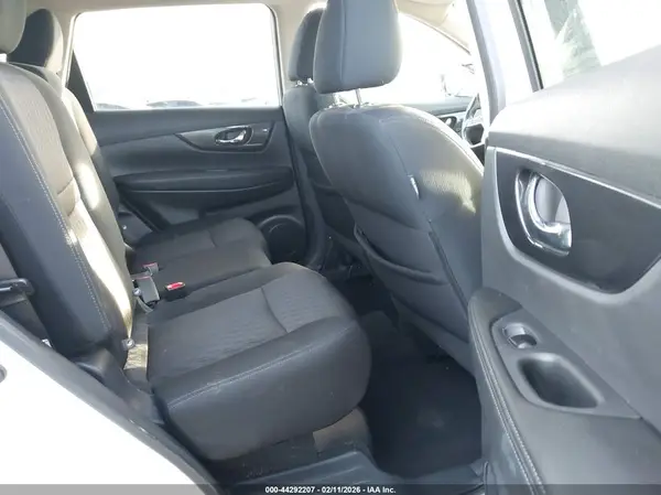 5N1AT2MV2HC759137 2017 NISSAN ROGUE - Image 8