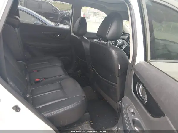 5N1AT2MV2HC761244 2017 NISSAN ROGUE - Image 8