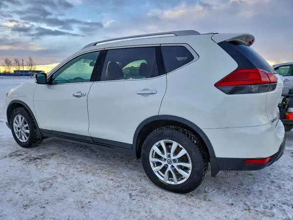 5N1AT2MV2HC764323 2017 NISSAN ROGUE - Image 2