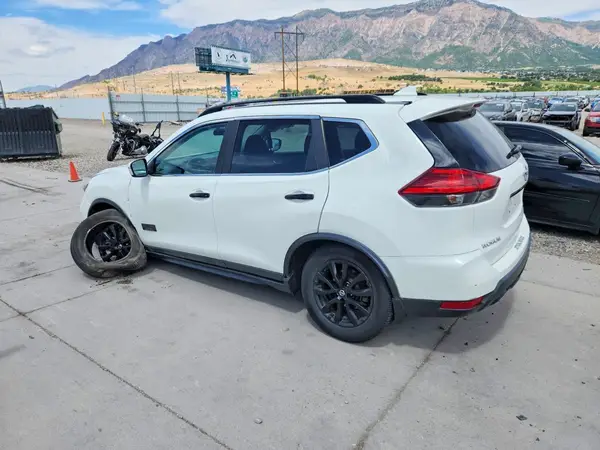 5N1AT2MV2HC766556 2017 NISSAN ROGUE - Image 2