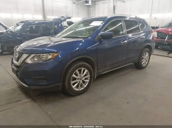 5N1AT2MV2HC767402 2017 NISSAN ROGUE - Image 2
