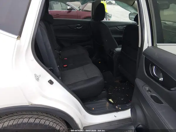 5N1AT2MV2HC780781 2017 NISSAN ROGUE - Image 8