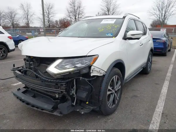 5N1AT2MV2HC781560 2017 NISSAN ROGUE - Image 2
