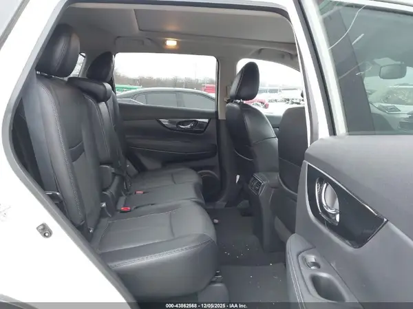 5N1AT2MV2HC781560 2017 NISSAN ROGUE - Image 8