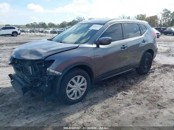 5N1AT2MV2HC791375 2017 NISSAN ROGUE - Image 2