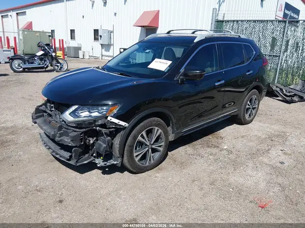 5N1AT2MV2HC798469 2017 NISSAN ROGUE - Image 2