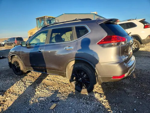 5N1AT2MV2HC810524 2017 NISSAN ROGUE - Image 2