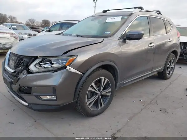 5N1AT2MV2HC814993 2017 NISSAN ROGUE - Image 2