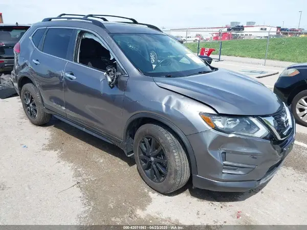 5N1AT2MV2HC820020 2017 NISSAN ROGUE - Image 1
