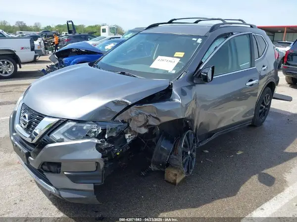 5N1AT2MV2HC820020 2017 NISSAN ROGUE - Image 2