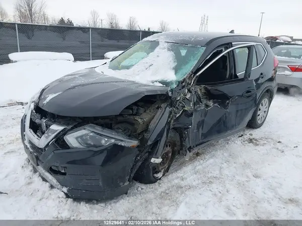 5N1AT2MV2HC821135 2017 NISSAN ROGUE - Image 2