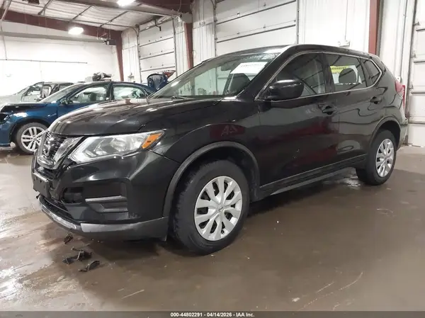 5N1AT2MV2HC824990 2017 NISSAN ROGUE - Image 2