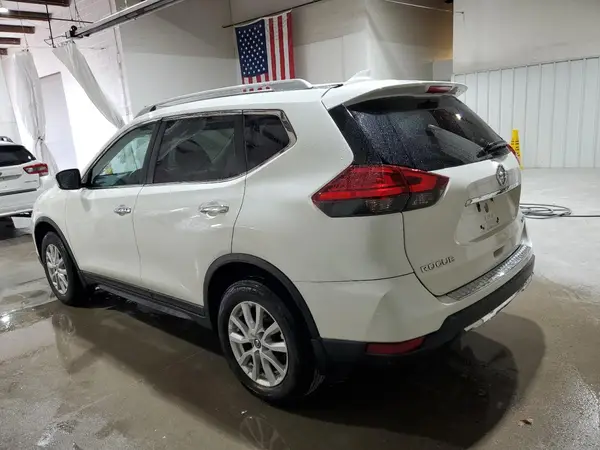 5N1AT2MV2HC828148 2017 NISSAN ROGUE - Image 2