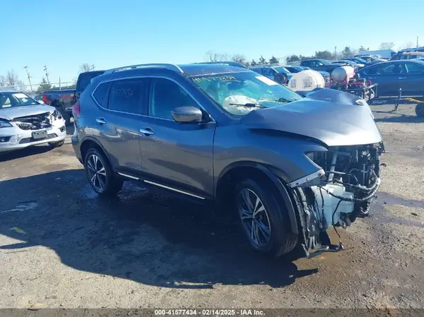 5N1AT2MV2HC861697 2017 NISSAN ROGUE - Image 1