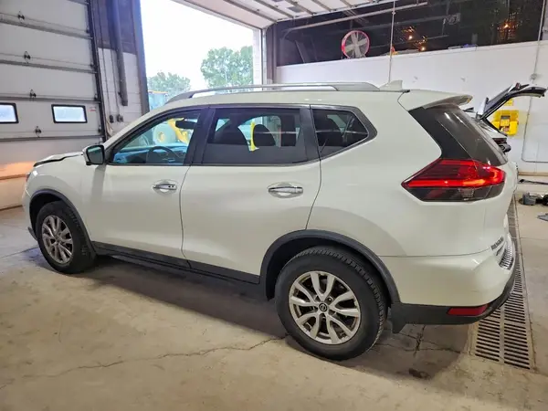 5N1AT2MV2HC862283 2017 NISSAN ROGUE - Image 2